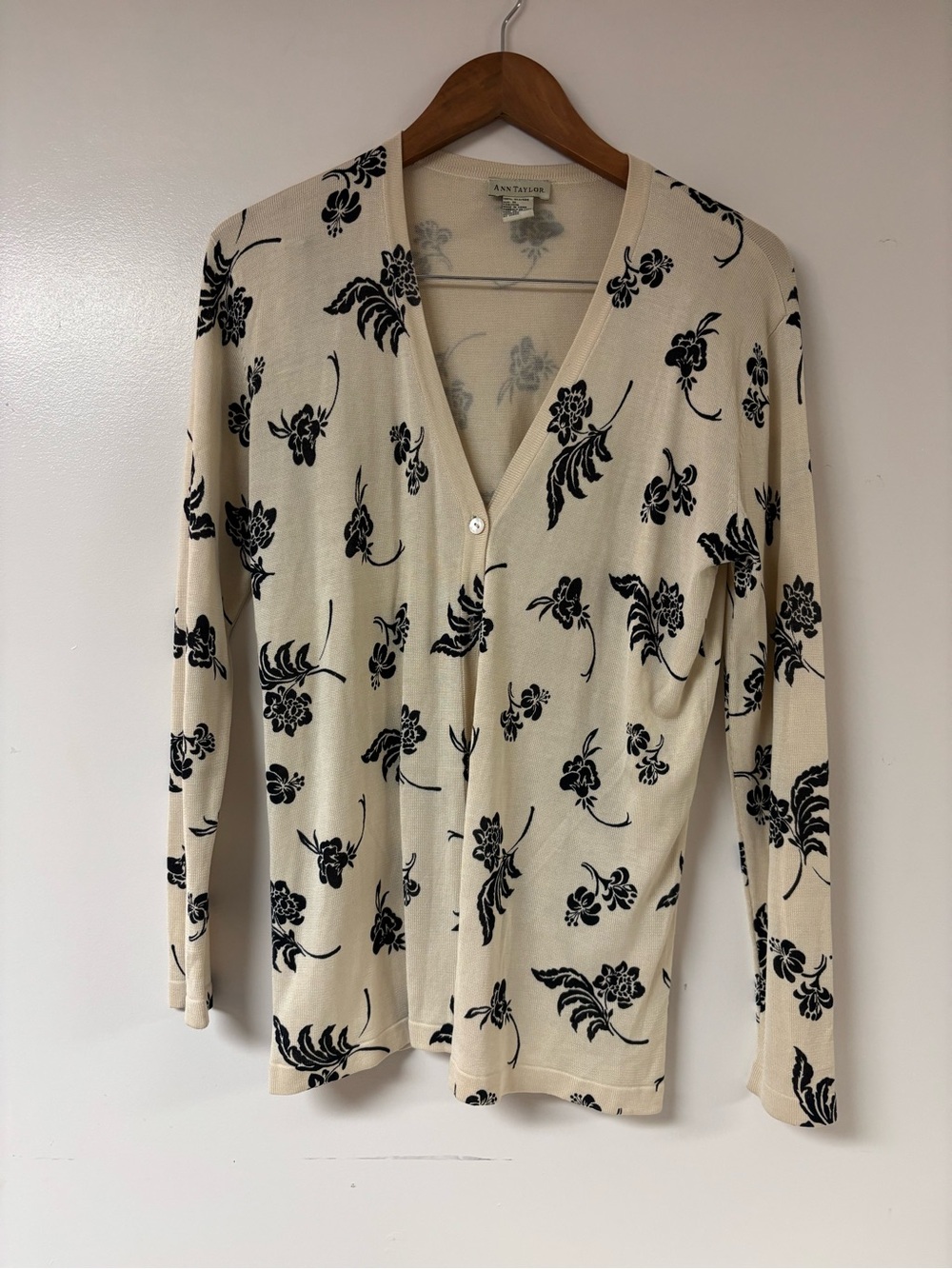 Ann Taylor 100% Silk Floral Print Cardigan V Neck Sweater Size M